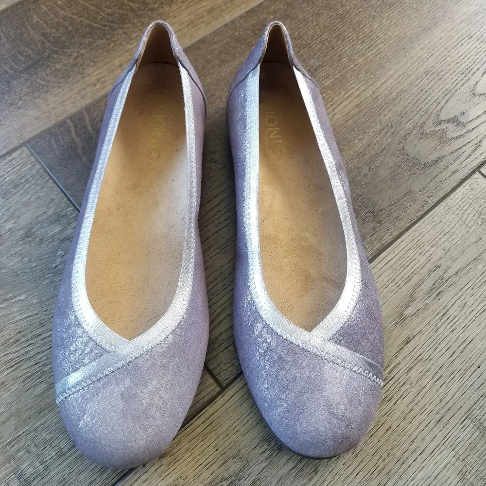 Vionic Flats - Picture 1 of 4